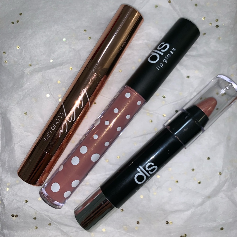 Makeup bundle! Retail Value of $47!